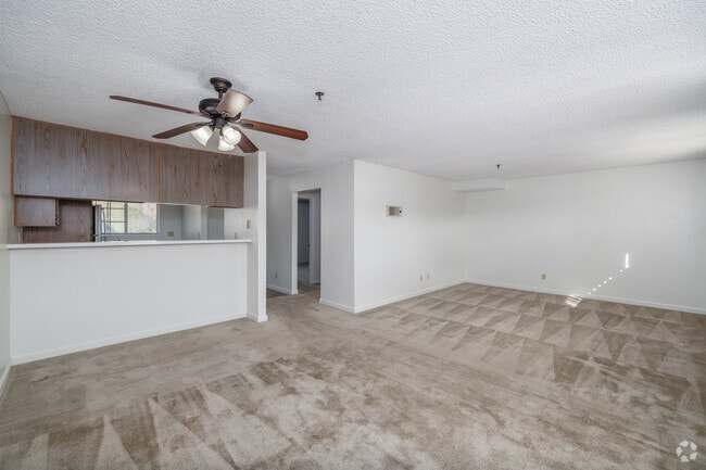 1BR, 1BA - 800SF - Living/Dining Room - Ridgepoint Apartments