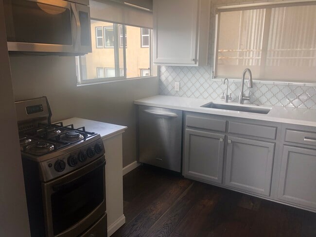 kitchen - 1428 Hermosa Ave
