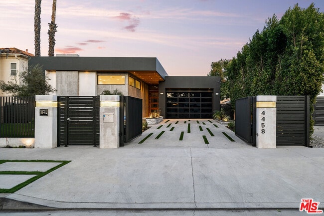 Photo - 4458 Mammoth Ave