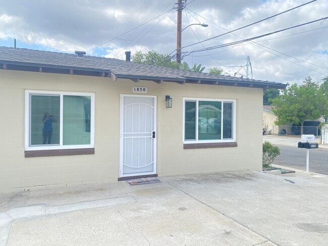 Building Photo - Remodeled 1 bed, 1 bath Condo in Central S...