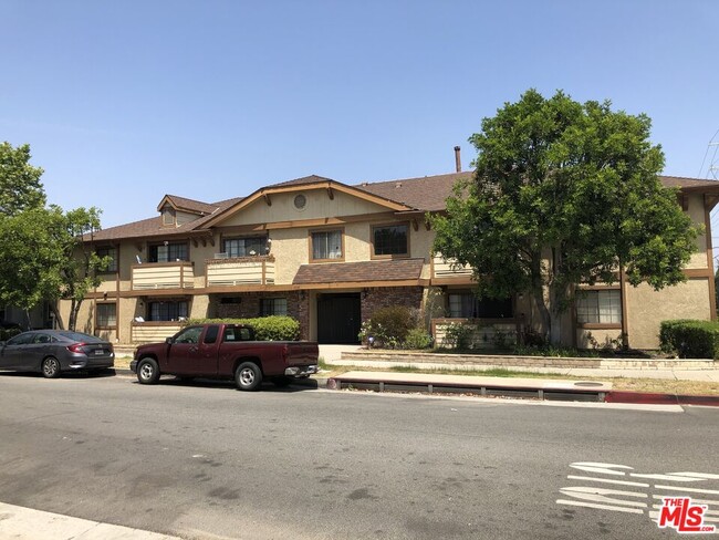 Building Photo - 6400 Kraft Ave Unit 12 Rental