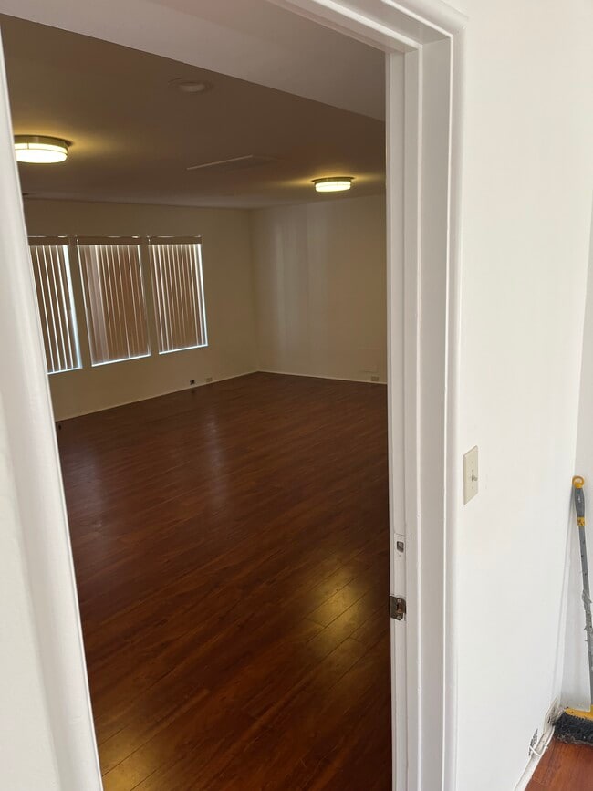 Living Room - 1111 Washington Ave Unit 303