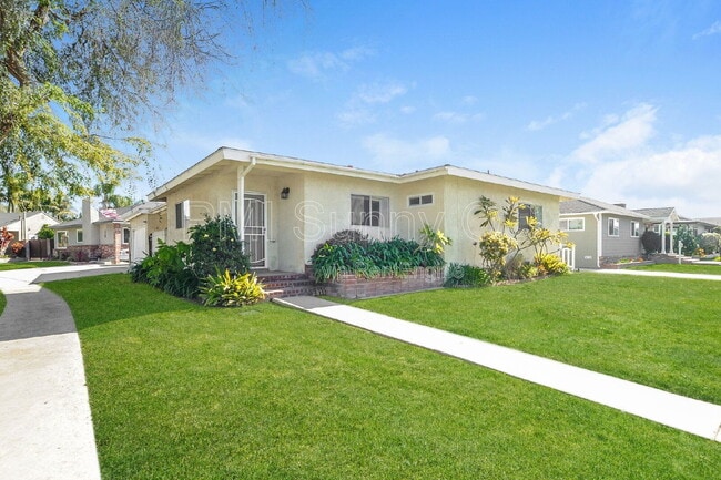 Photo - 2256 McNab Ave