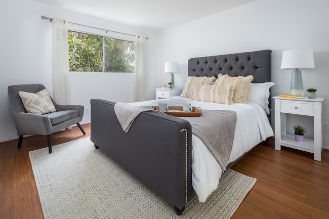 The Dahlia - The Dahlia Apartments