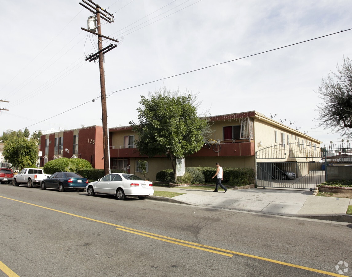 Photo - Commonwealth Manor Apartments
