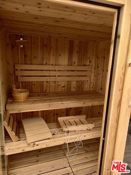 Photo - 5900 Winnetka Ave