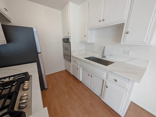 Photo - 3365 Keystone Av Unit 1