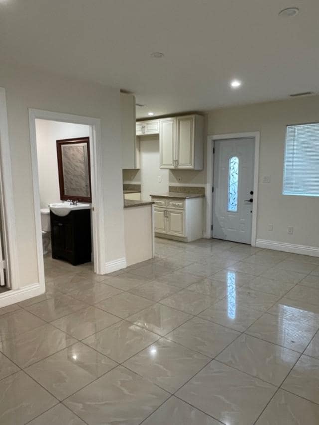 Photo - 19158 Schoenborn St