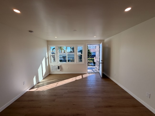 Photo - 1443 Linden Ave Unit 1447