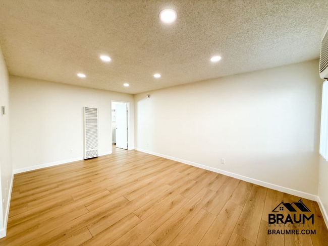 Photo - 6612 Sylmar Ave Unit 103