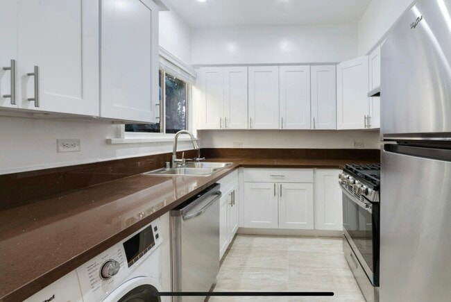 Photo - 934 N Ogden Dr