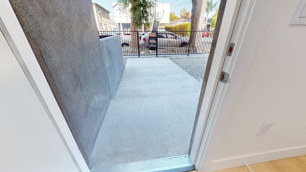 3D Tour - Private bedroom in 5 bed/5 bath Home Unit D