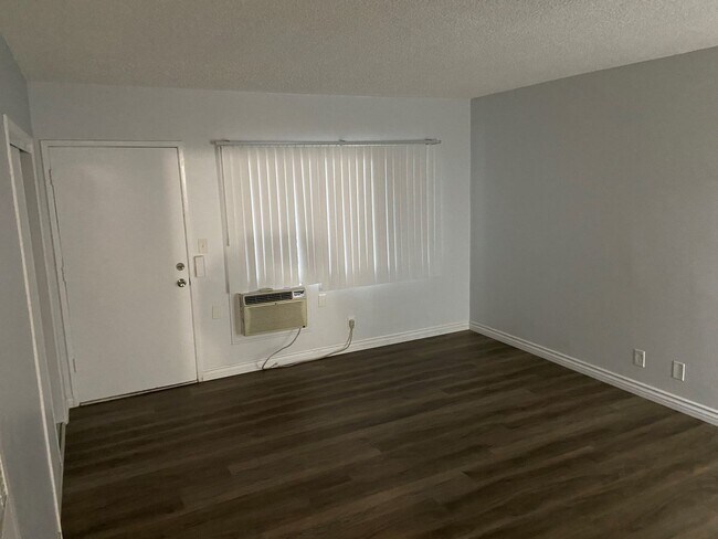 Photo - 1/2 OFF FIRST MONTH'S RENT Downstairs studio - ALL UTILITIES PAID Unit 832 #10