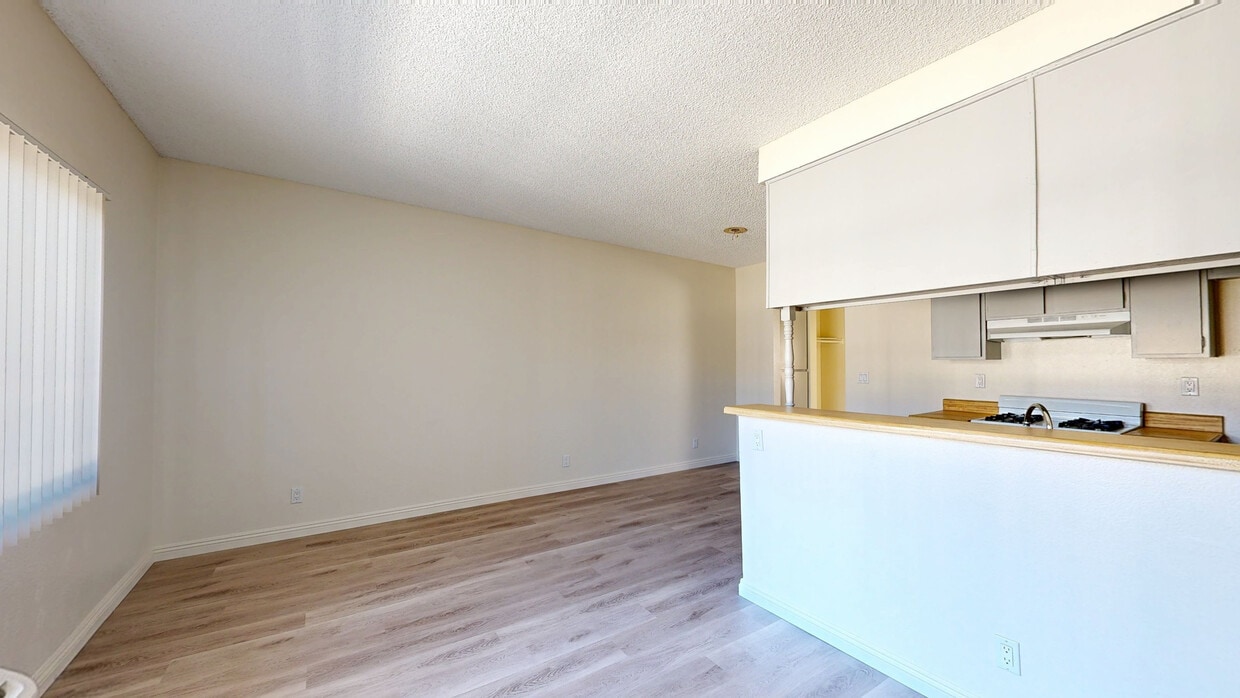 3D Tour - 8541 Foothill Blvd