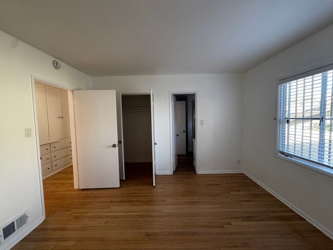 Photo - SPACIOUS 3 BEDROOM 2.5 BATH IN THE HEART O...