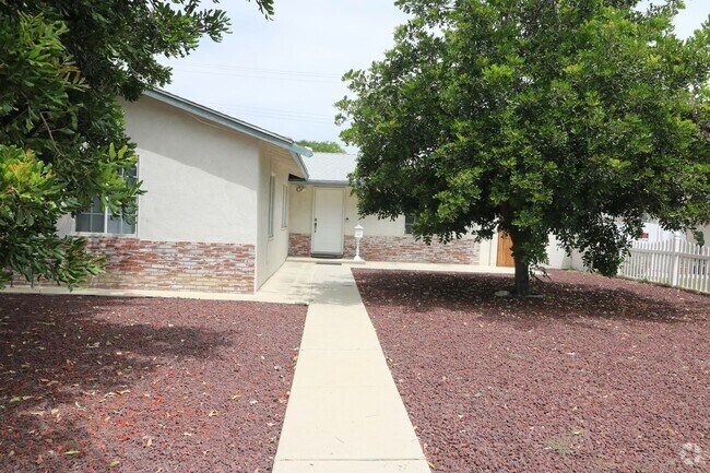 Building Photo - 4/Bedroom  Home for Lease in West Hills!