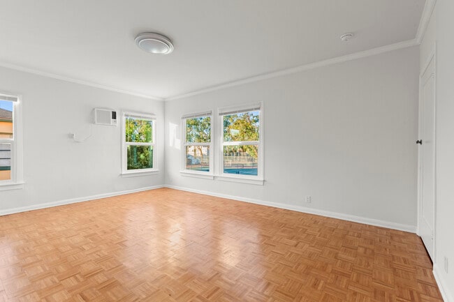 Photo - 518 N Genesee Ave Unit 518