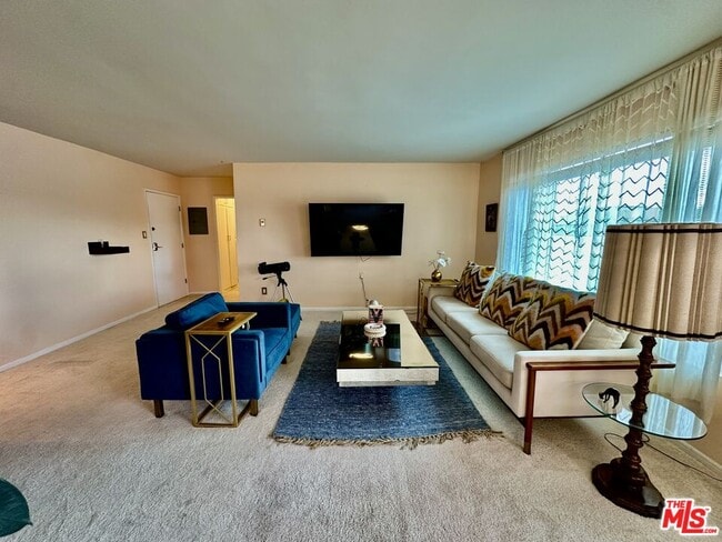 Photo - 960 Larrabee St Unit 222