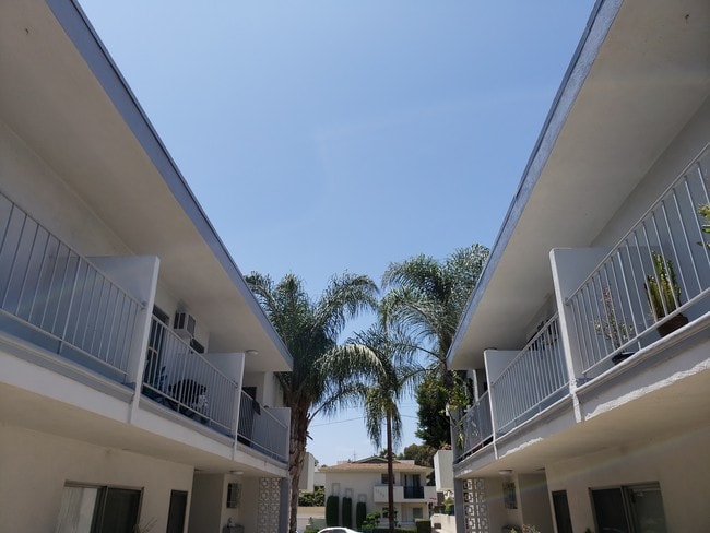 Photo - 1718 S Barrington Ave Unit 7