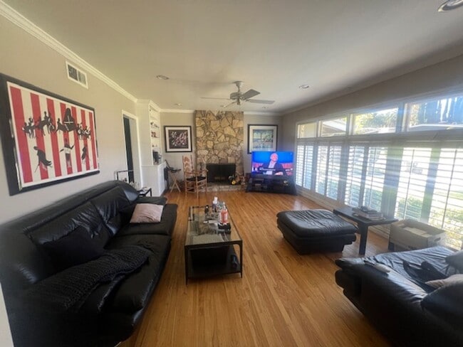 Photo - Beautiful One Level, 3 Bedroom, 3 Bathroom Tarzana Pool Home for Lease!