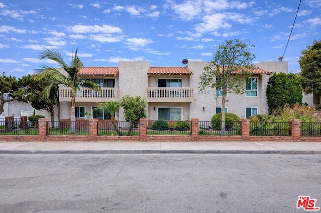 Building Photo - 2020 Graham Ave Unit 304