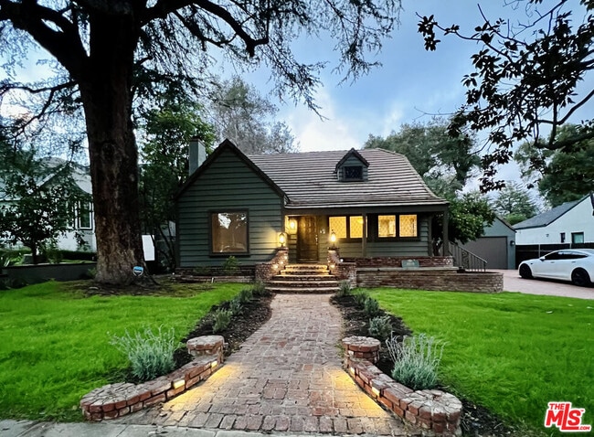Building Photo - 1609 Capistrano Ave