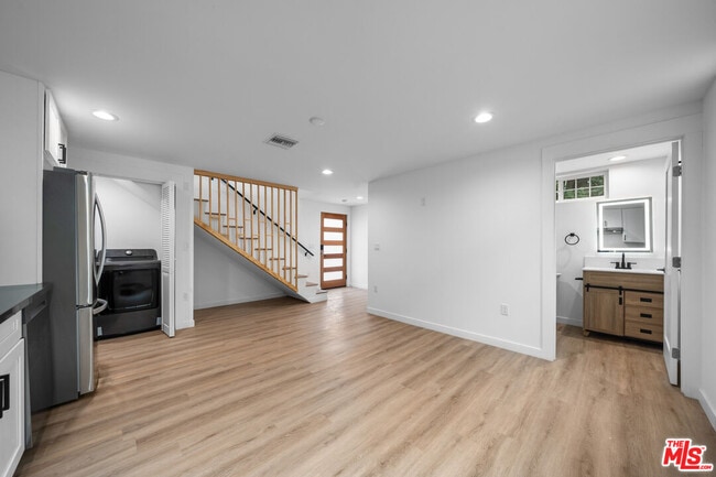 Photo - 1535-1534 N Kingsley Dr