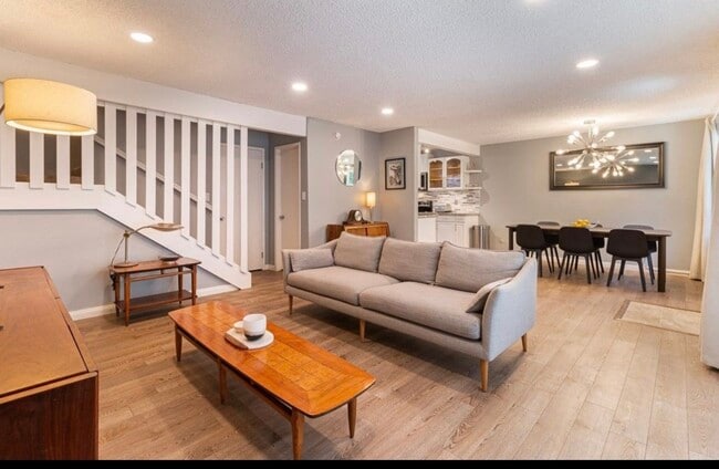 Building Photo - 336 Miraleste Dr Unit 250