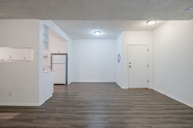 Photo - Spacious 1 bed 1 bath apartment in Santa Monica! Unit 808E Princeton St