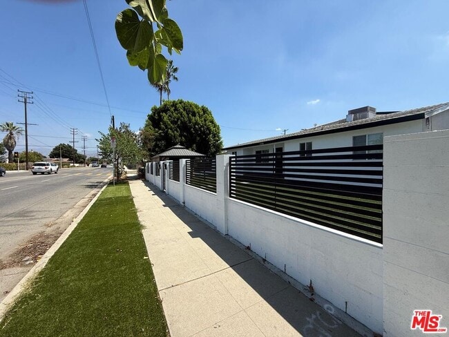 Photo - 12308 Sheldon St