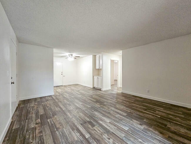 Living Room - Valley View Apartments