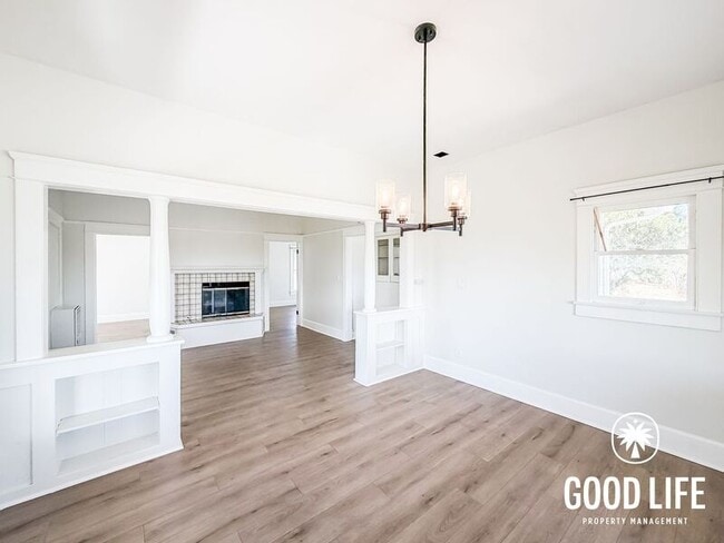 Photo - 850 W 7th Ave