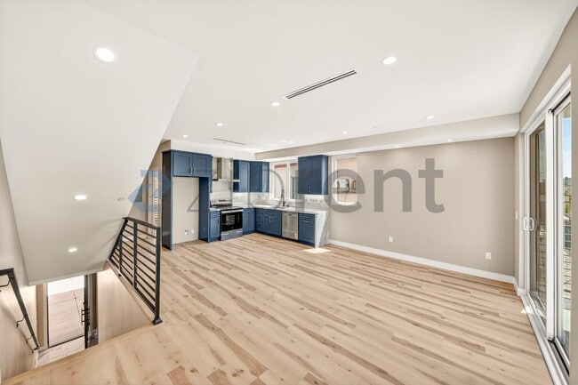 Building Photo - 227 N Burlington Ave
