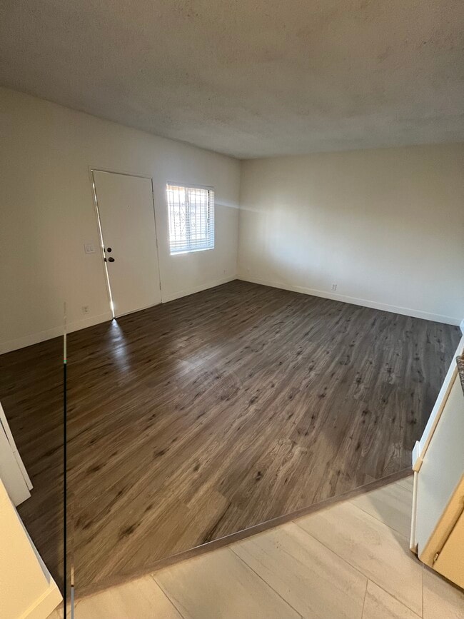 Living Room - 821 W Colden Ave Unit #7
