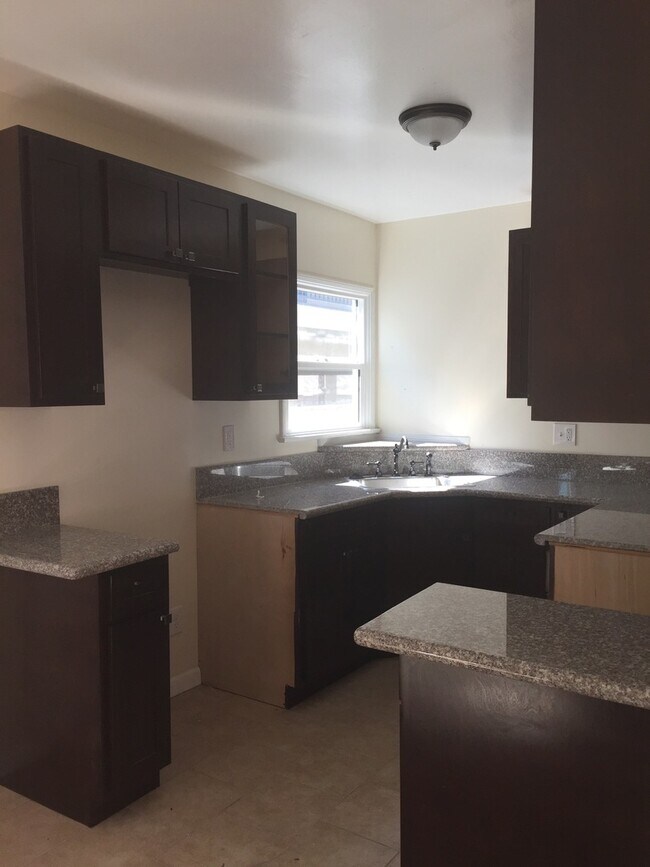 Photo - BELC 07 Unit 1837