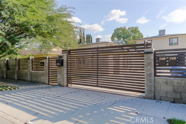 Photo - 17428 Roscoe Blvd