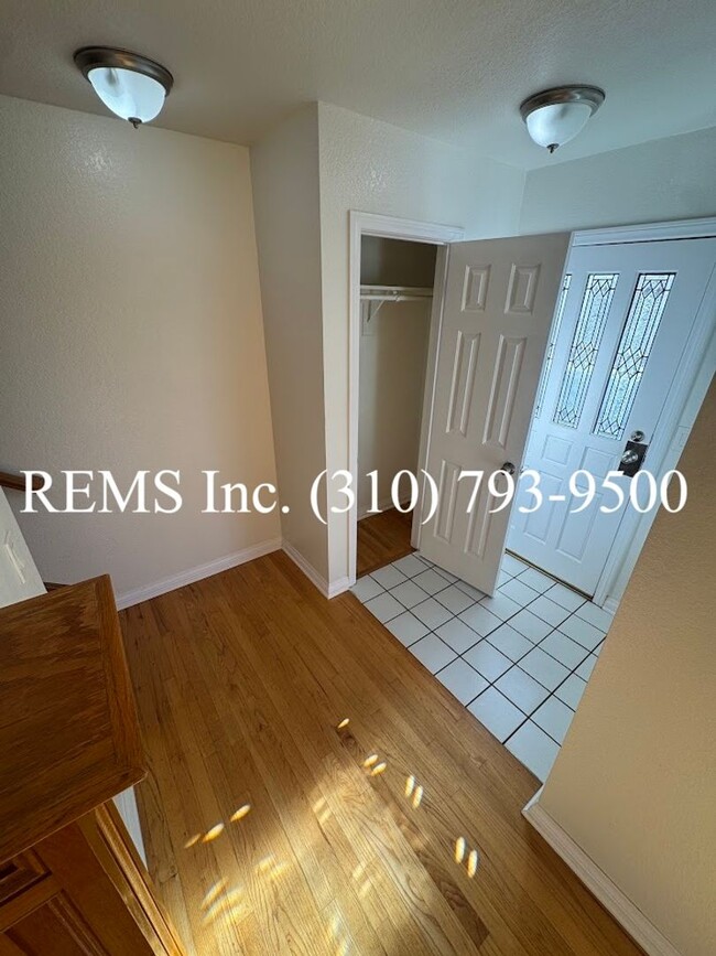 Photo - Spacious Townhome with Garage & Laundry in...
