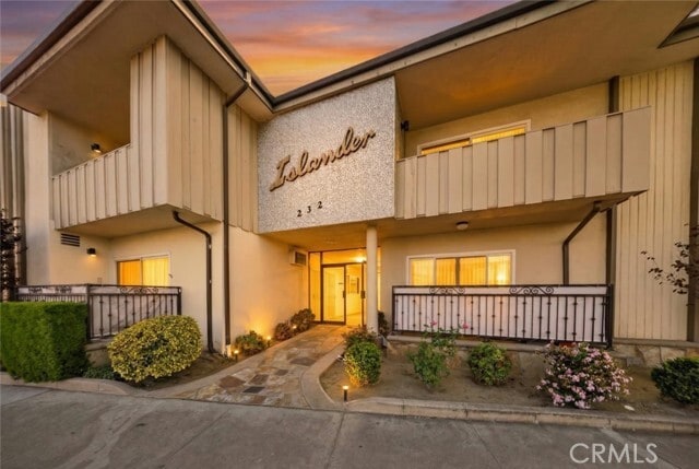 Building Photo - 232 N Verdugo Rd Unit 2