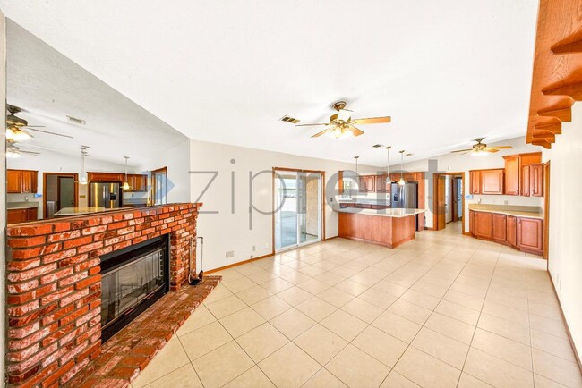 Photo - 15380 Mission St