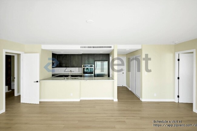 Photo - 2160 Century Pk E