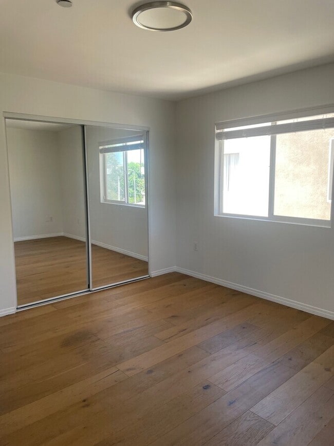 Photo - 4854 Laurel Canyon Blvd