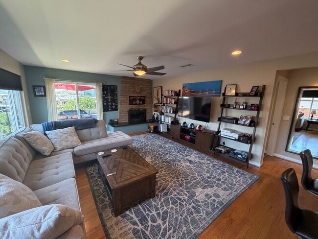 Photo - 3628 Lloyd Pl