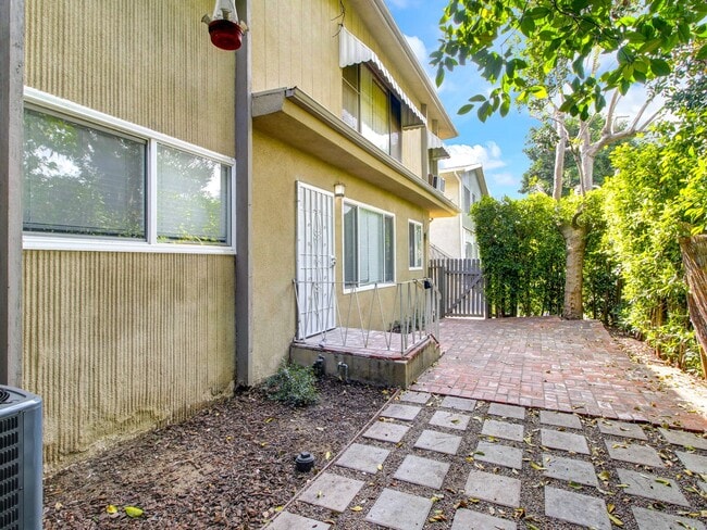 Photo - 1040 N Sierra Bonita Ave Unit 1