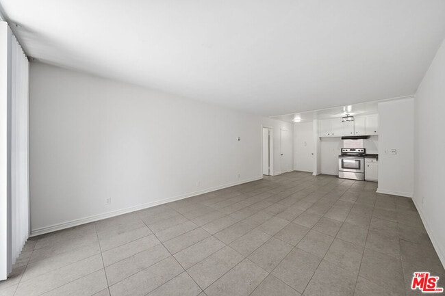 Photo - 425 S Kenmore Ave Unit 111