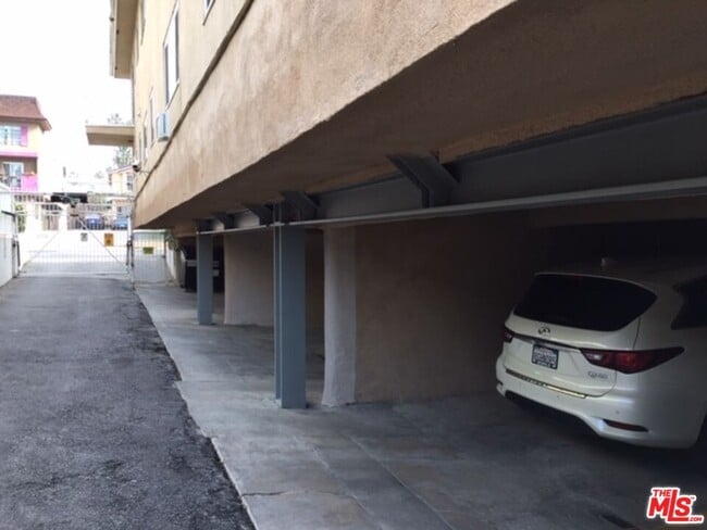 Photo - 443 S Wilton Pl