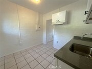 Photo - 952 E 10th St