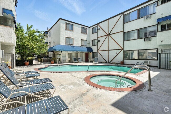 Building Photo - Charming 2BR + 1BA Condo in Tarzana availa... Unit 326
