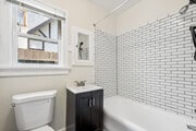 1BR, 1BA - 900SF - Bathroom - 529-541 S. El Molino Ave.