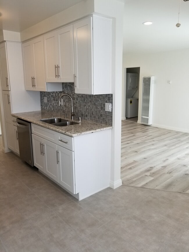 Photo - 1430 Amherst Ave