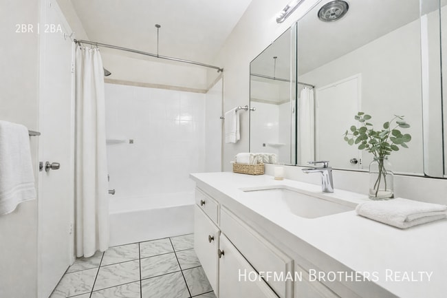 Photo - 1226 Larrabee St Unit 6